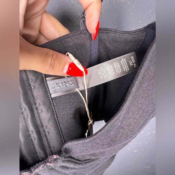 SKIMS Outdoor Bustier Top (XS) - Picture 3 of 4